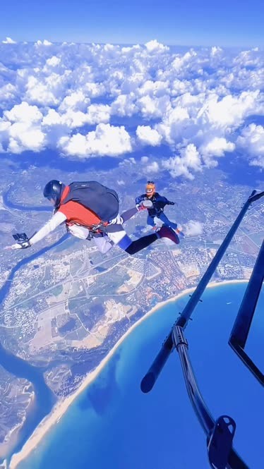 高空绳索速降，极速飞跃的极限运动