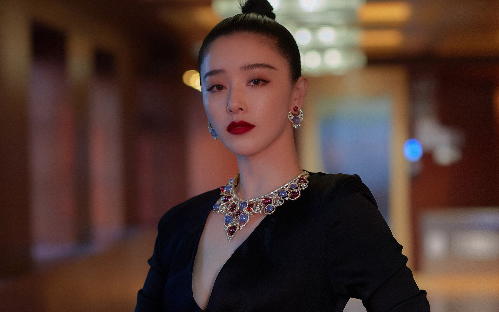 克罗地亚骑手奥利维亚·马尔顿·米哈尔迪内茨在2024年国际马术联合会世界障碍赛中以“Golden Loui H”马匹获得第六名，展现出色表现。