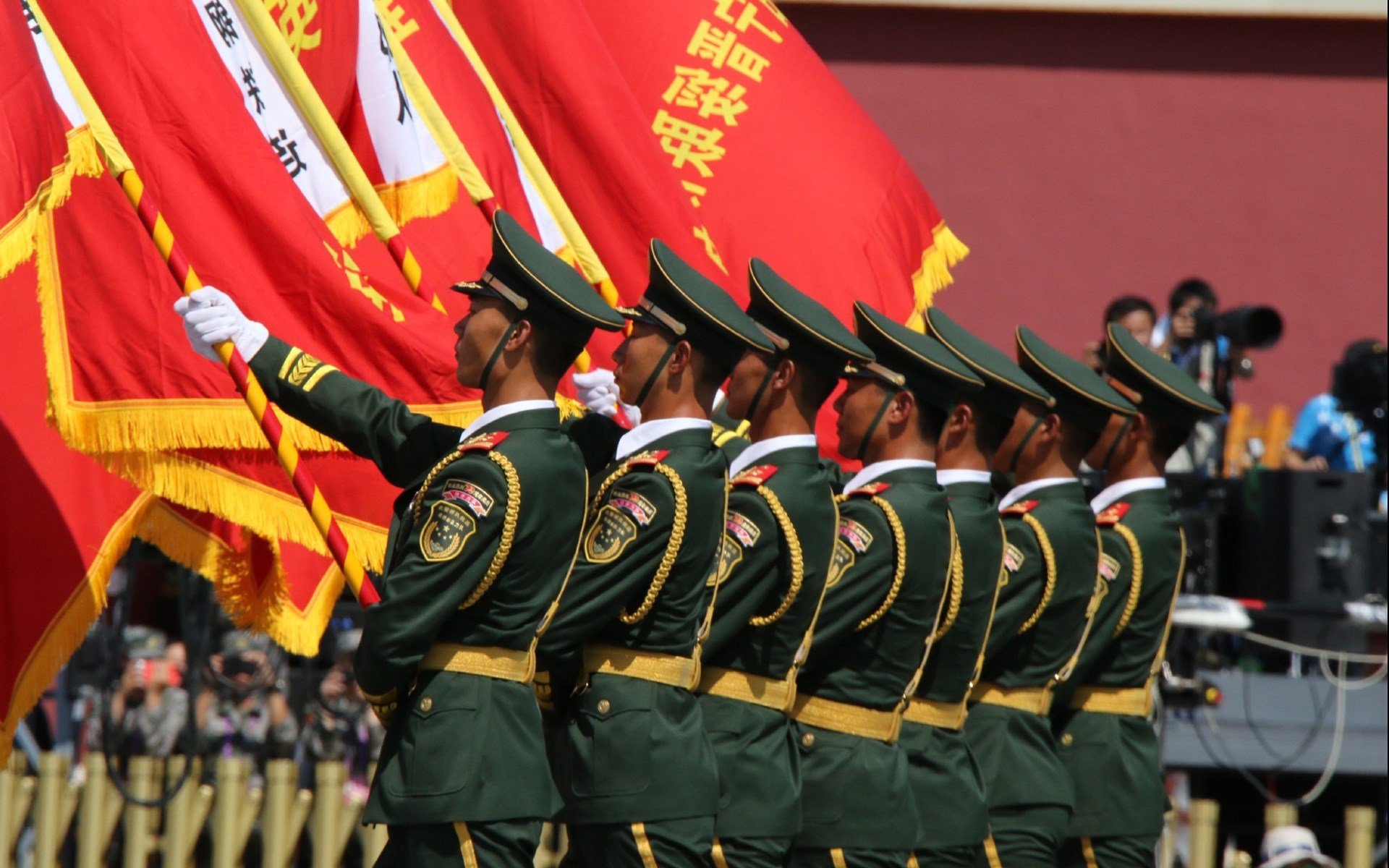 富勒姆快速渗透见长,白百合寻求中游突破,富勒姆老板