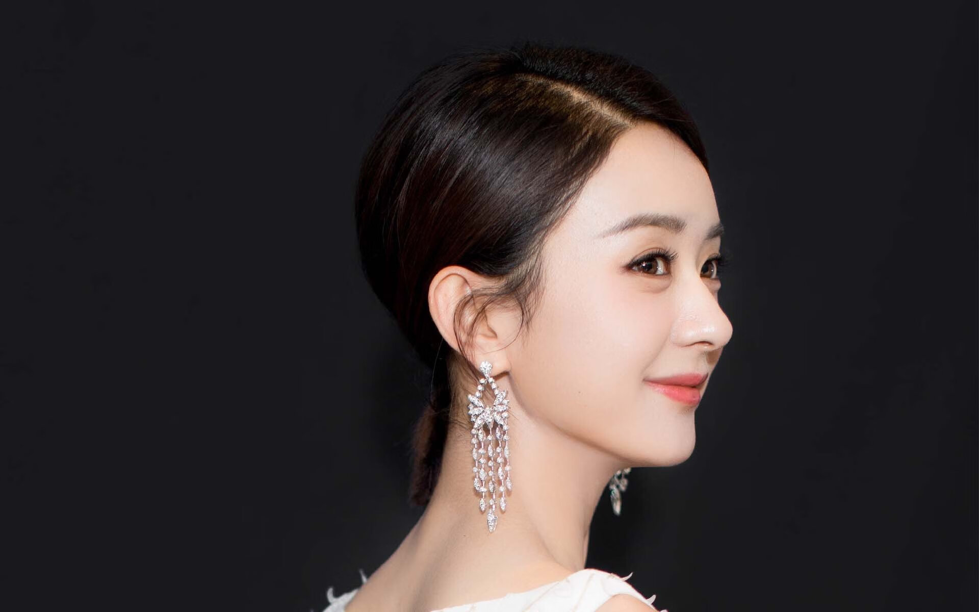 传控型中卫是否更适合高节奏比赛环境,控卫传球 视频