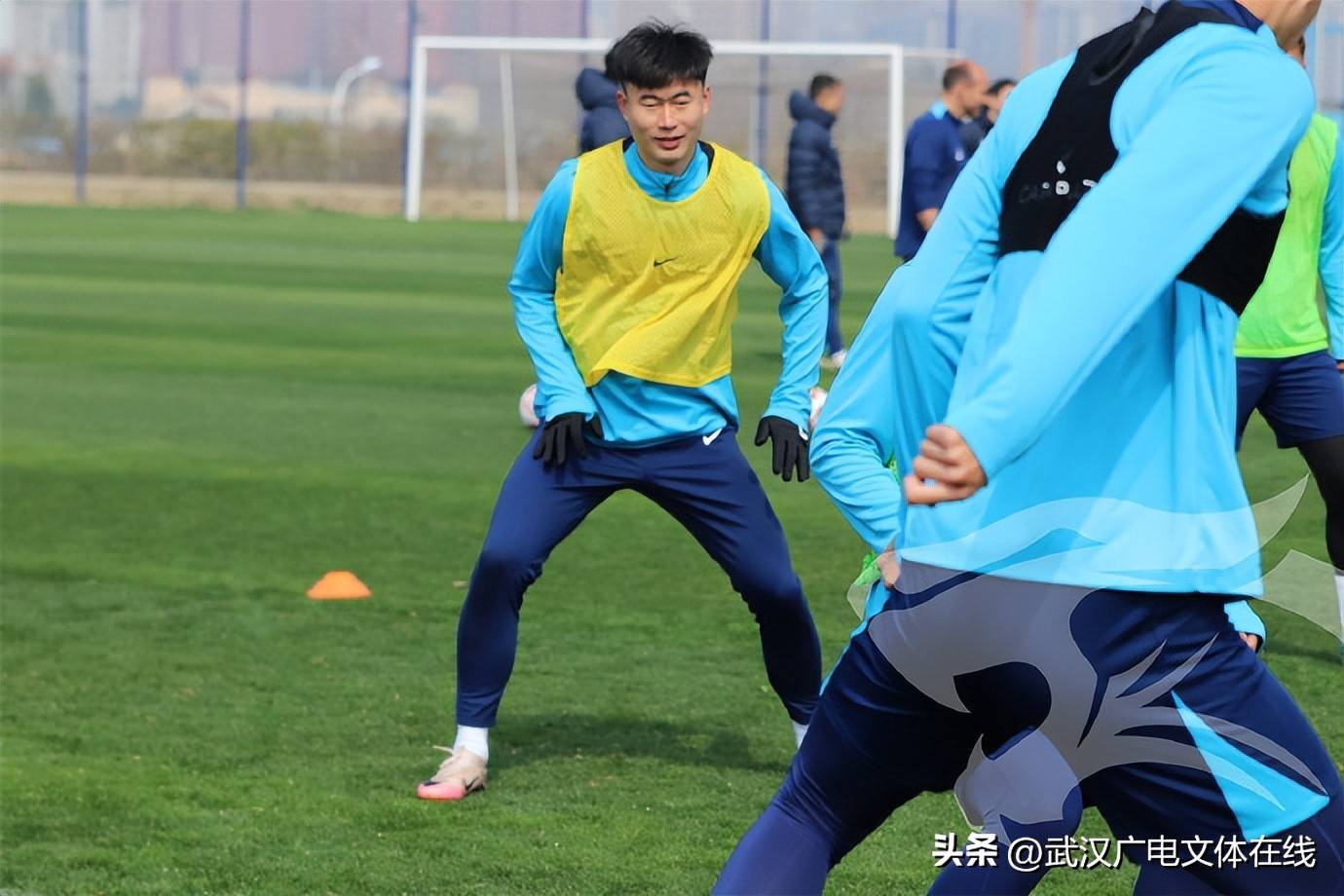 关于开云体育:留洋小将李磊“融入球队”,球迷:期待他能在欧洲联赛取得成功!的信息 关于开云体育:留洋小将李磊“融入球队”,球迷:期待他能在欧洲联赛取得成功!的信息